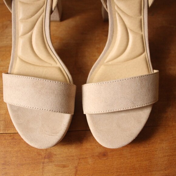 Taupe / Nude heels • size 8.5 • perfect condition - Picture 3 of 6